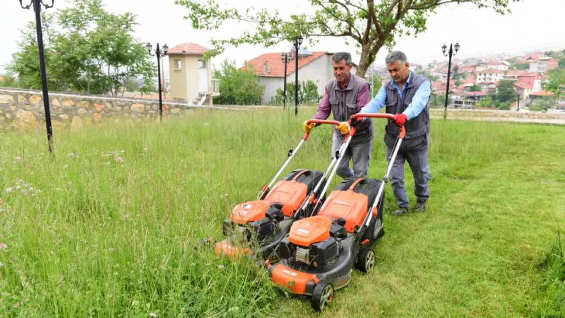 Başkan Çınar, Park Ve Yeşil Alanlardaki Düzenleme Çalışmalarını İnceledi