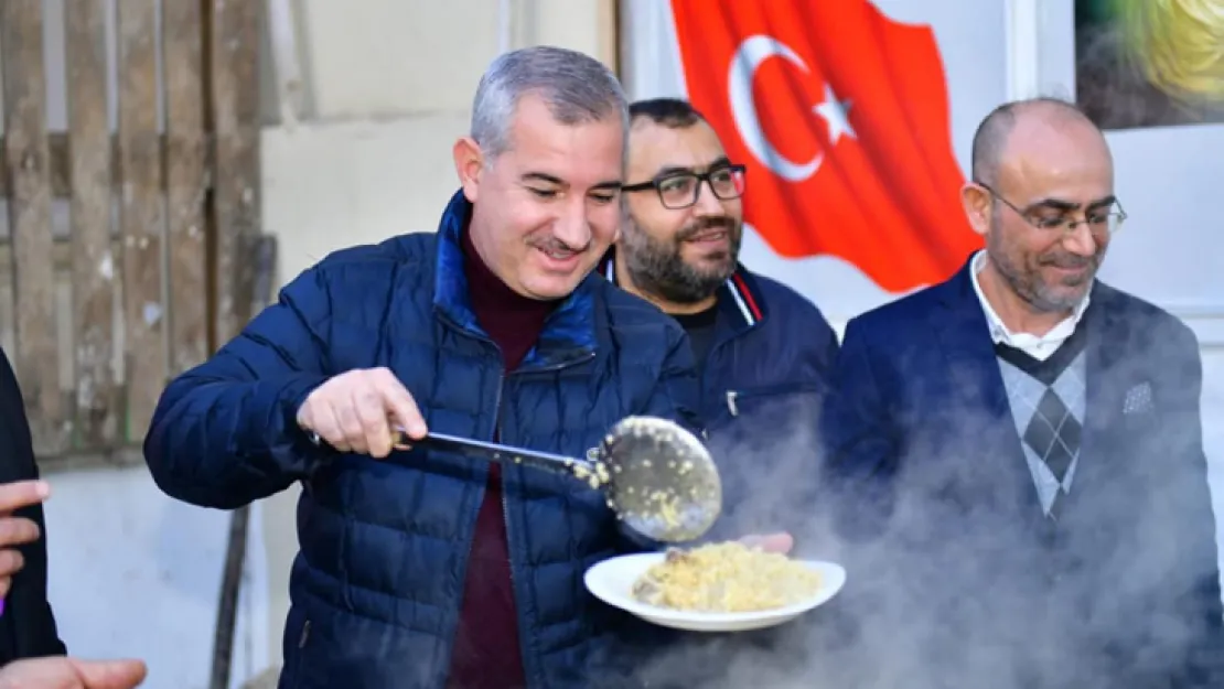 Başkan Çınar, Paşaköşkü Erenler Cemevinde Düzenlenen Lokma Etkinliğine Katıldı