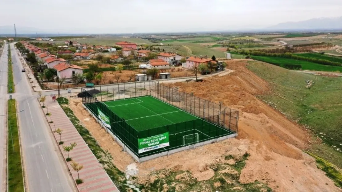 Başkan Çınar, Tohma'da İhtiyaç Sahiplerini Ziyaret Etti, Semt Sahasını İnceledi