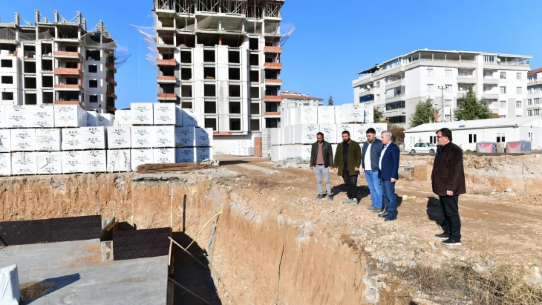 Başkan Çınar, Turgut Özal Mahallesindeki Kentsel Dönüşüm Binalarını İnceledi