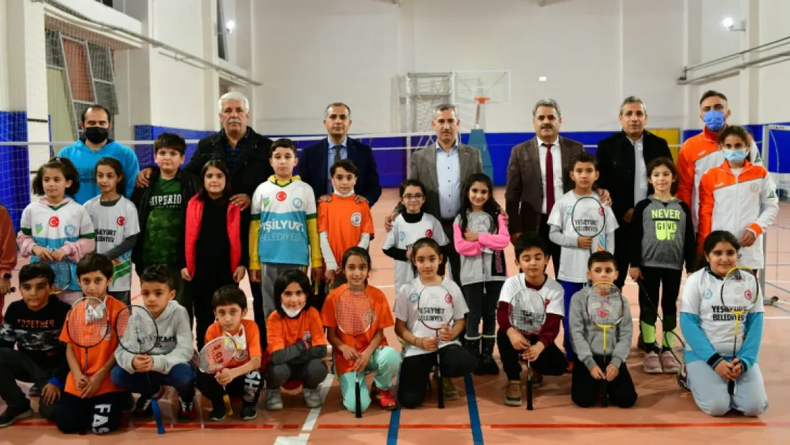 Başkan Çınar, Türkiye Şampiyonasına Hazırlanan Yeşilyurt Belediyespor Badminton Takımını Ziyaret Etti