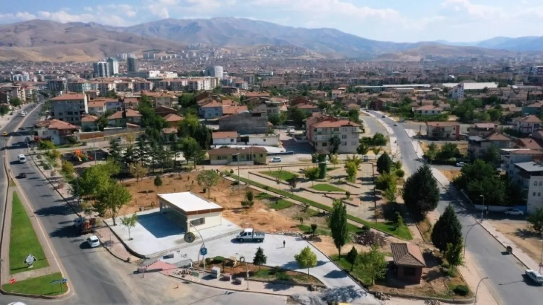 Başkan Çınar, Yeşiltepe Sosyal Tesisleri Ve Halı Sahanın İnşaat Çalışmalarını İnceledi