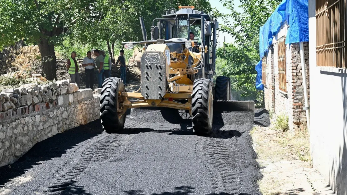 Başkan Geçit, Bostanbaşı'ndaki Yol Yenileme Hizmetlerini İnceledi