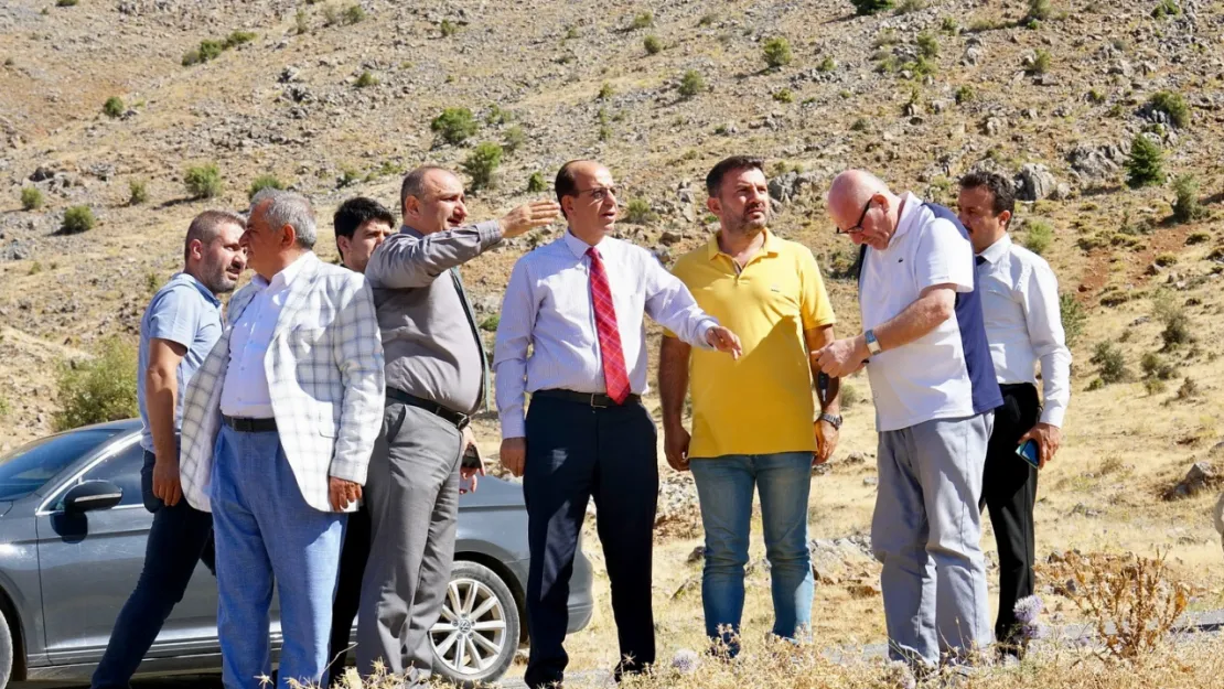 Başkan Geçit, Gençlerin 'Futbol Sahası' Talebini Yerine Getiriyor