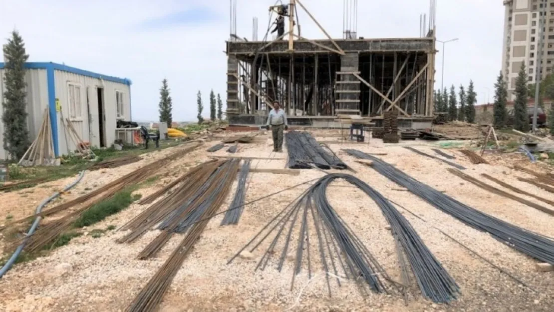 Başkan Güder, Semt Kütüphanesi'nin Çalışmalarını İnceledi