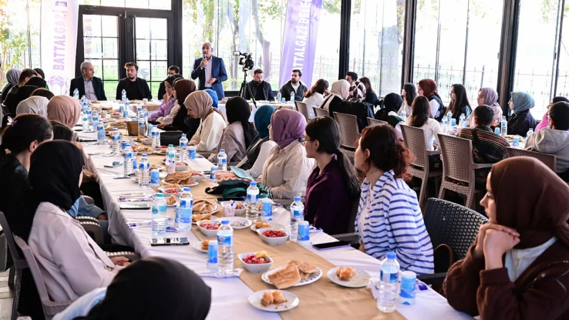 Başkan Güder ÜNİAK Üyelerini Ağırladı