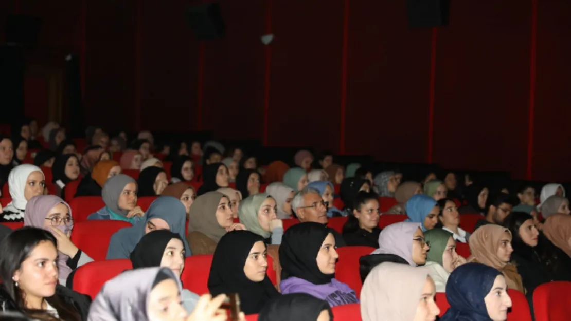 Başkan Güder, Üniversite Öğrencileriyle 'Buğday Tanesi' Filmini İzledi