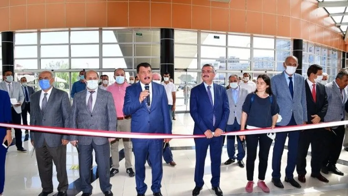 Başkan Gürkan, 'Çekirdekten Meyveye Kayısı' Fotoğraf Sergisinin Açılışını Yaptı