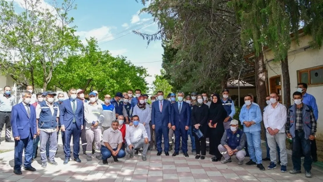 Başkan Gürkan Pandemi Sürecinde Özveriyle Çalışan Mezarlık Personeliyle Bir Araya Geldi