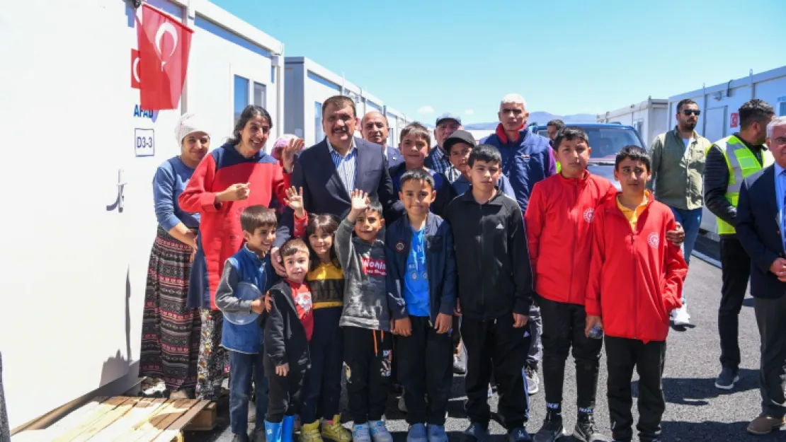 Başkan Gürkan Teknopark Konteyner Kenti Ziyaret Etti