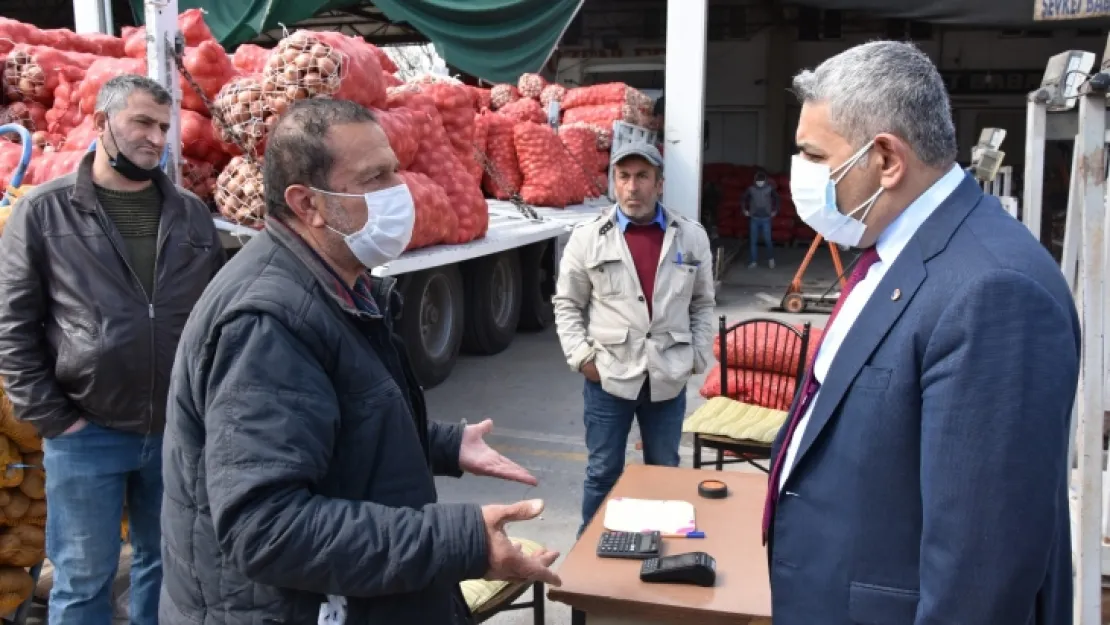 Başkan Sadıkoğlu, sebze meyve komisyoncularını ziyaret etti