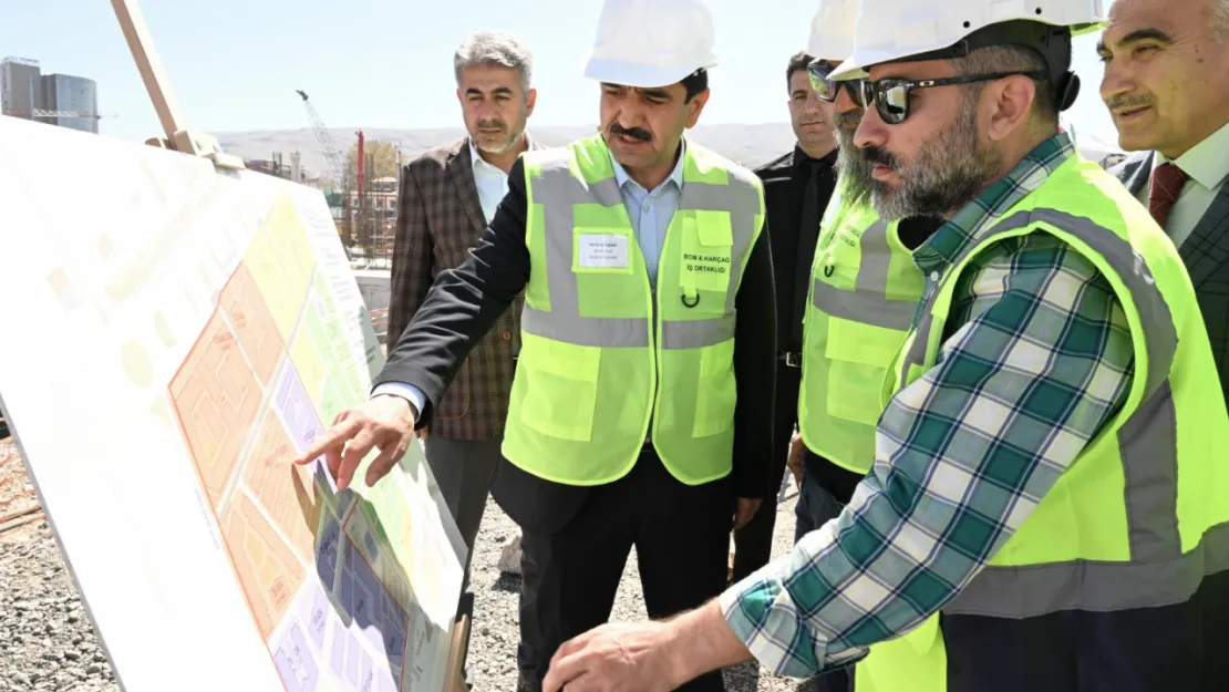 Başkan Taşkın, Bakırcılar Çarşısı'ndaki Çalışmaları Yerinde İnceledi