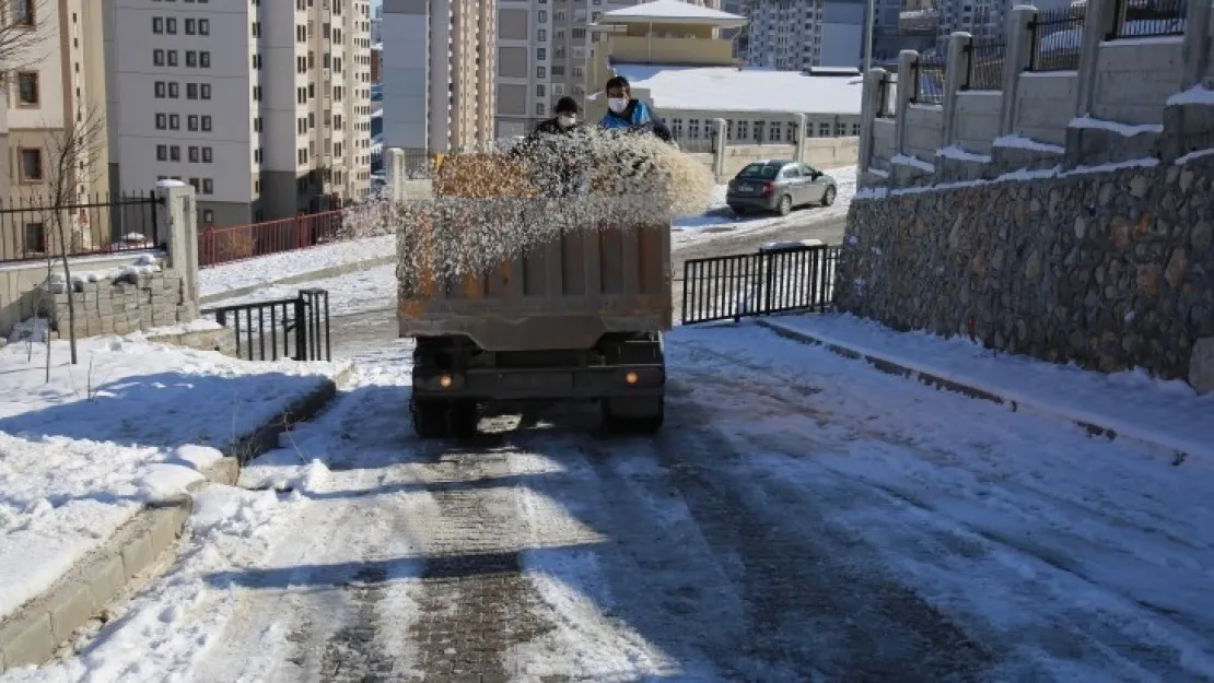 Battalgazi Belediyesi, Aşı Olacak Çocukların Ve Ailelerin Yardımına Koştu