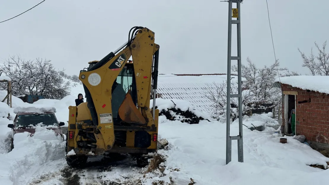 Battalgazi Belediyesi, Karla Kapanan Yolu Açtı, Hamile Kadın Hastaneye Ulaştı