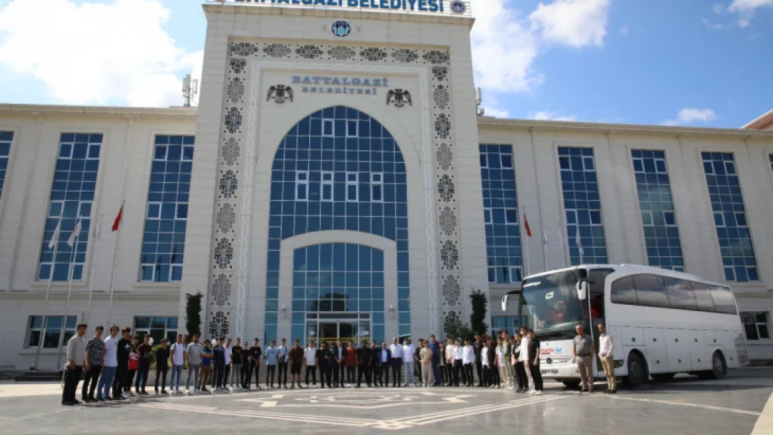 Battalgazi Belediyesi'nden İpek Yolu Gençlik Merkezi'ne Teknolojik Gezi