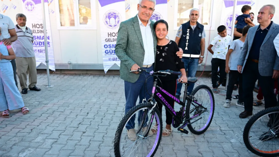 Battalgazi Belediyesi Ve Bağcılar Belediyesi'nden Konteynerde Kalan 500 Çocuğa Bisiklet Hediye Edildi