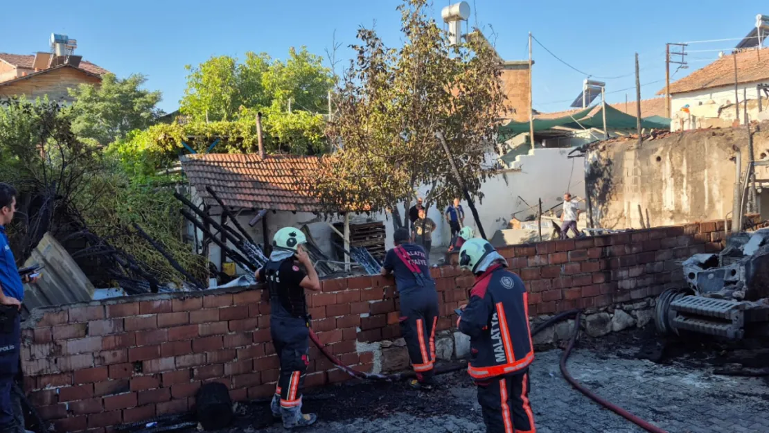 Battalgazi'de ev ve traktör alevlere teslim oldu