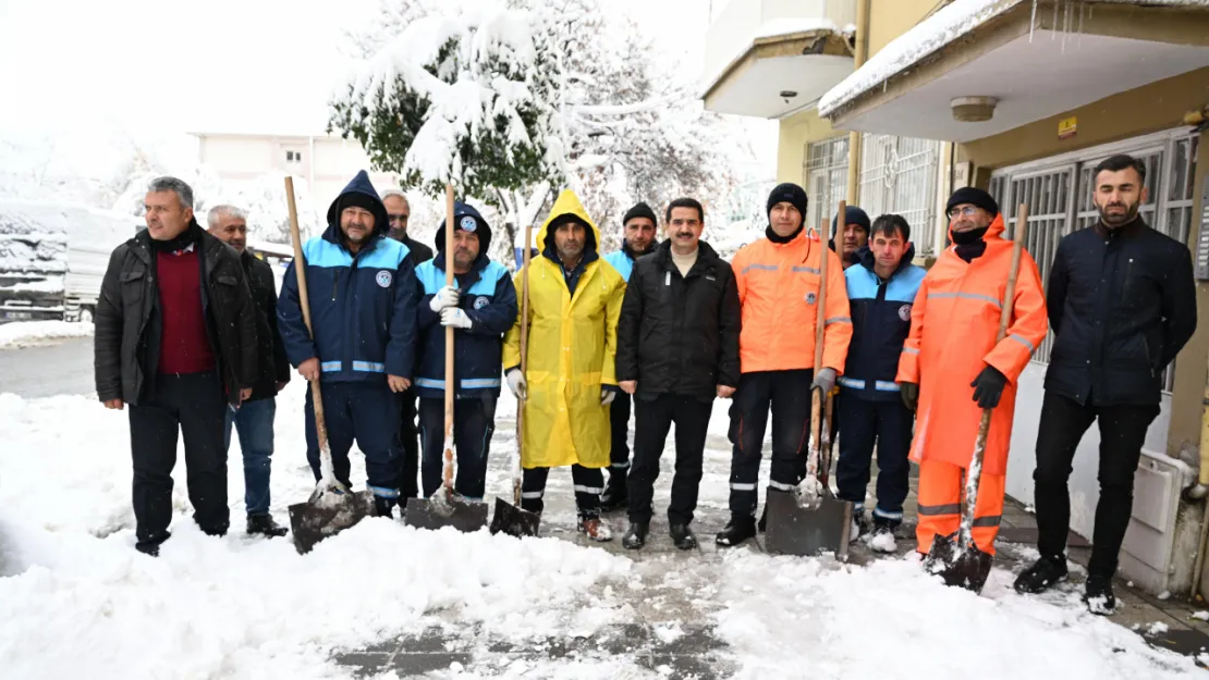 Battalgazi'de Karla Mücadele Seferberliği: Başkan Taşkın Çalışmaları Sahadan Yönetti