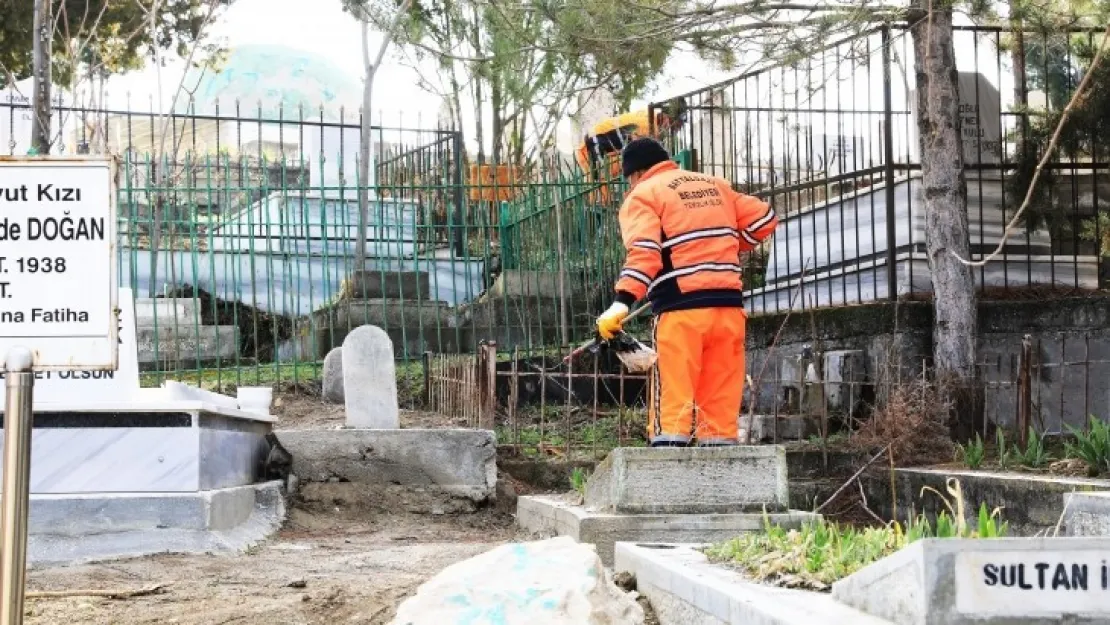 Battalgazi'deki Mezarlıkların Bakımı Başladı