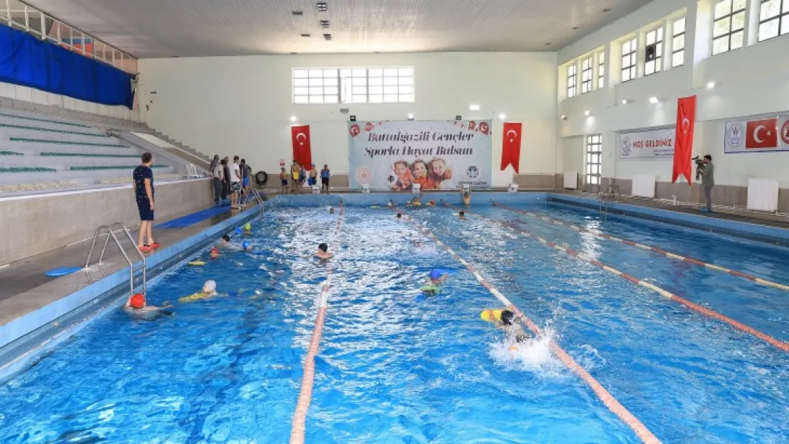 Battalgazi'deki Yüzme Kursu Yoğun İlgi Görüyor