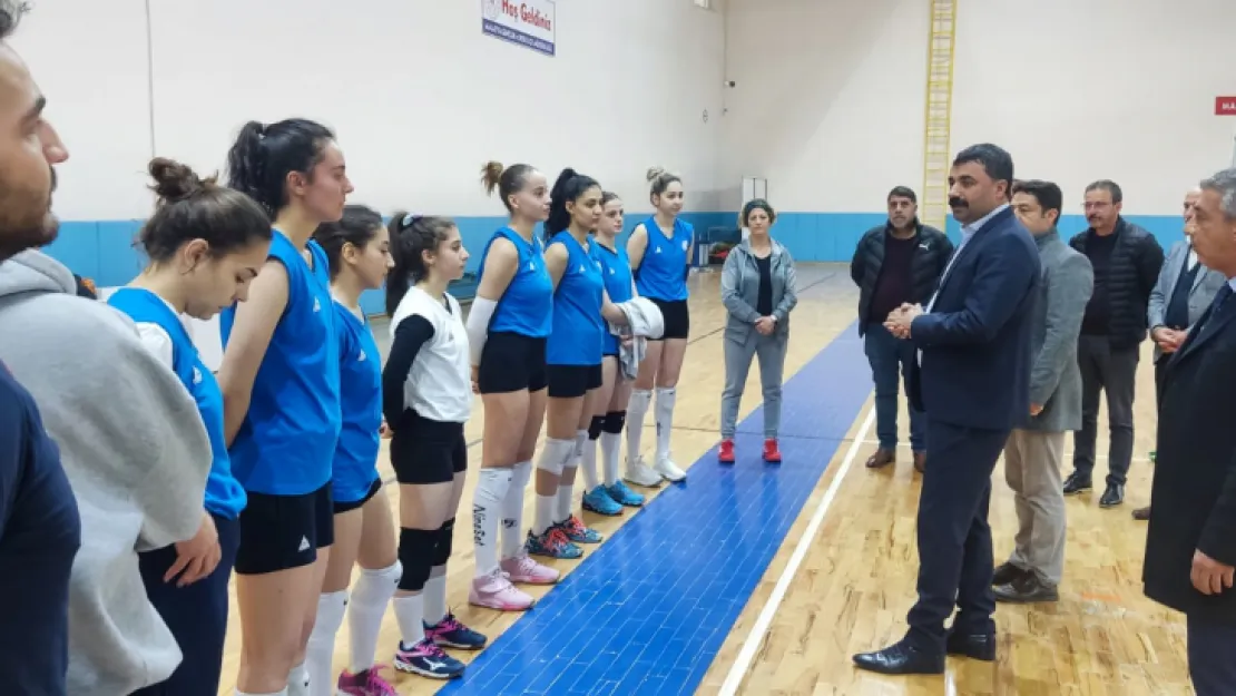 Bayanlar Voleybol Takımına Moral Ziyareti