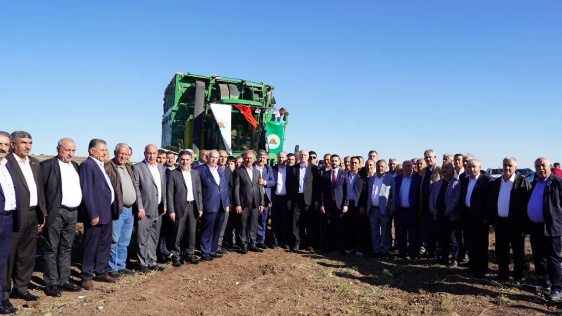 Bayraktar, Diyarbakır'da pamuk hasat törenine katıldı