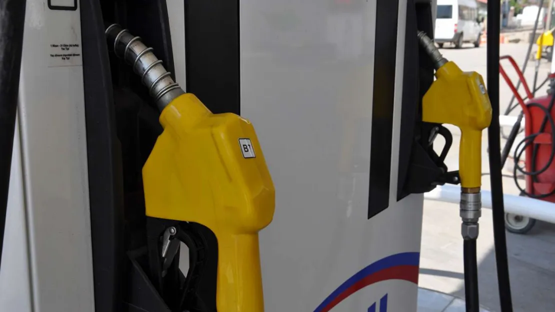 Benzine indirim geldi, tabelalar değişti