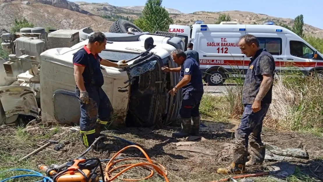 Beton mikseri devrildi: 2 yaralı