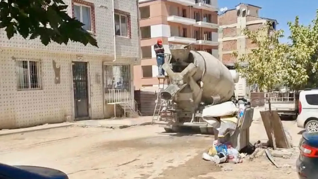 Yol ortasına beton döken sürücüye tepki yağdı