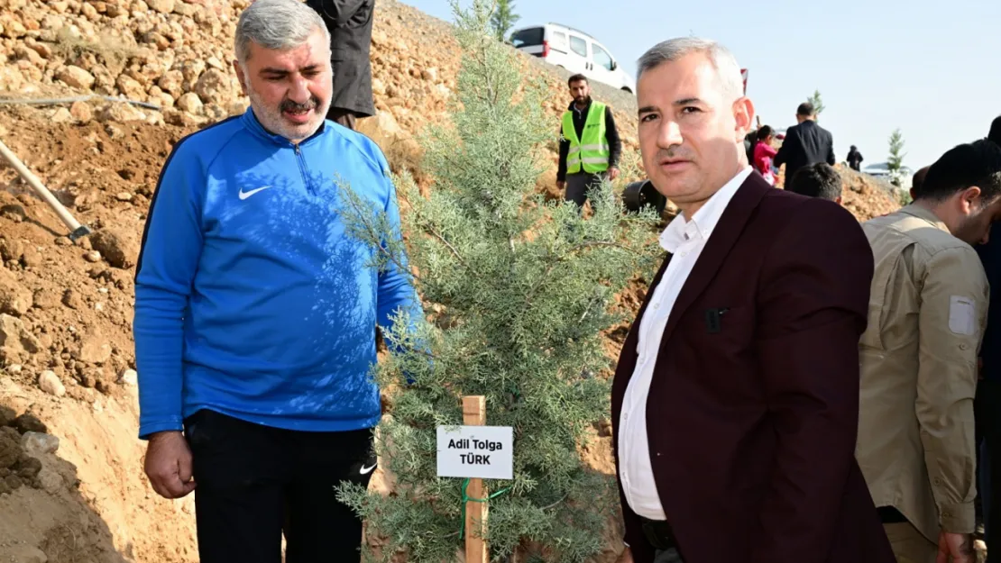 Beylerderesi Şehir Parkı'nda Depremde Vefat Eden Vatandaşlarımızın Anısına Ağaç Dikim Programı Düzenlendi