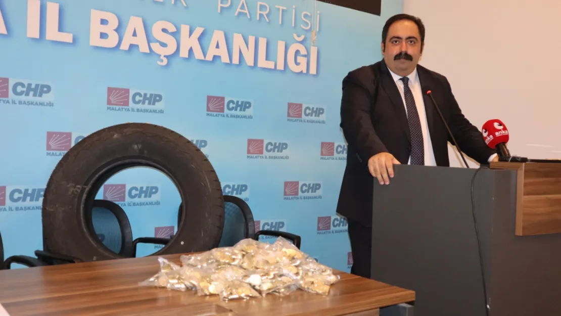 Bozuk Para Ve Otomobil Lastiği İle Asgari Ücret Zammı Protestosu