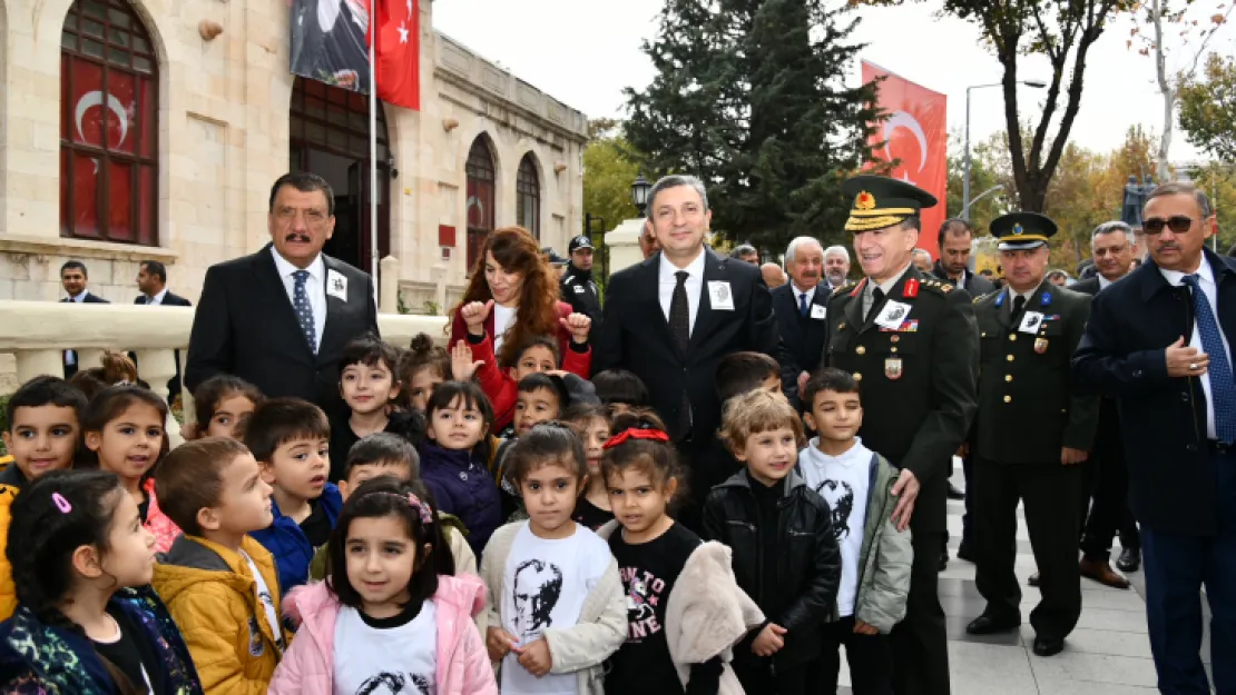 Büyük Önder Mustafa Kemal Atatürk, Malatya'da Düzenlenen Törenle Anıldı