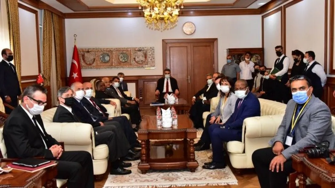 Büyükelçilerden Oluşan Heyet Vali Baruş'u Ziyaret Etti