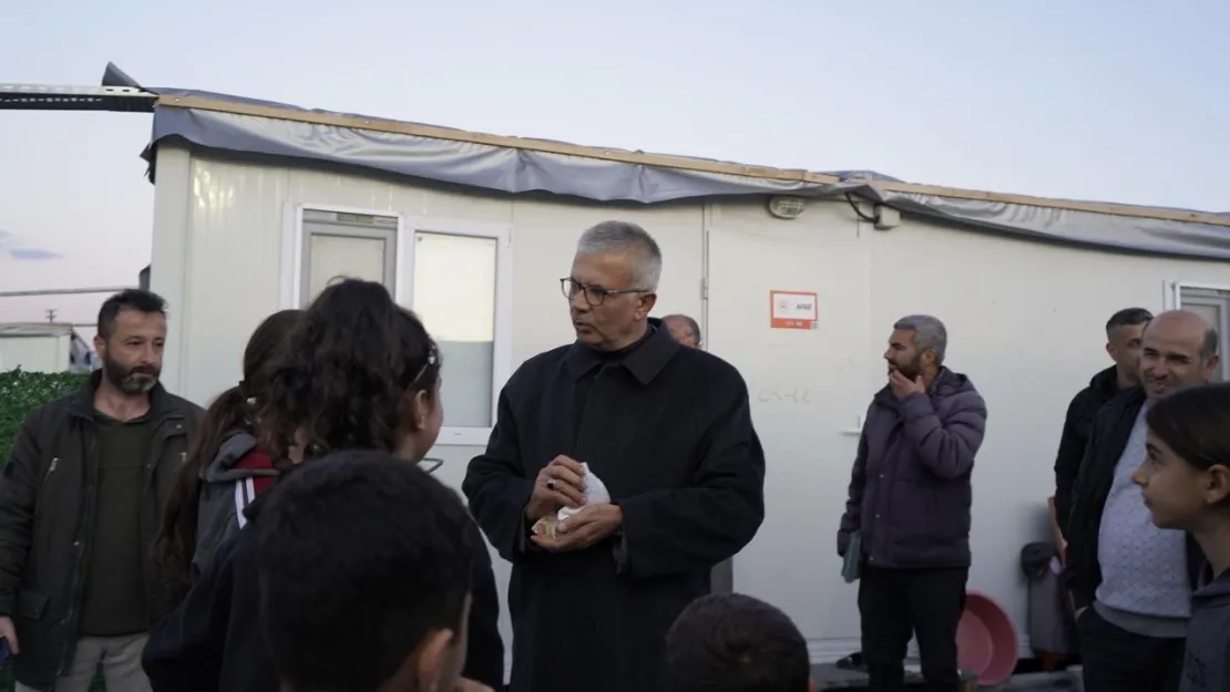 Büyükşehir Bağımsız Başkan Adayı Prof. Dr. Gezer, Resmi Adaylık Başvurusunu Yaptı