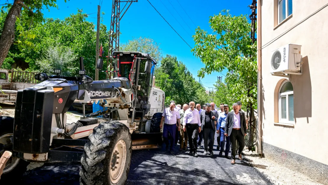 Büyükşehir Belediye Başkanı Sami Er Hekimhan'daki Yol Çalışmalarını İnceledi