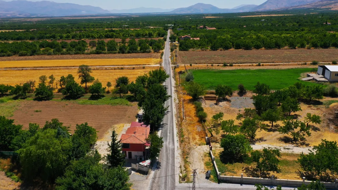 Büyükşehir Belediyesi İlçelerdeki Yol Mesaisini Aralıksız Bir Şekilde Sürdürüyor
