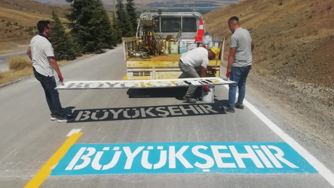 Büyükşehir Belediyesi Kale İlçesinde Yol Çizgi Çalışmalarına Devam Ediyor