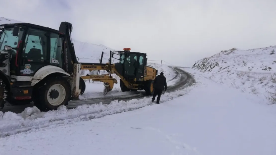 Büyükşehir Belediyesi'nden Kar Mesaisi