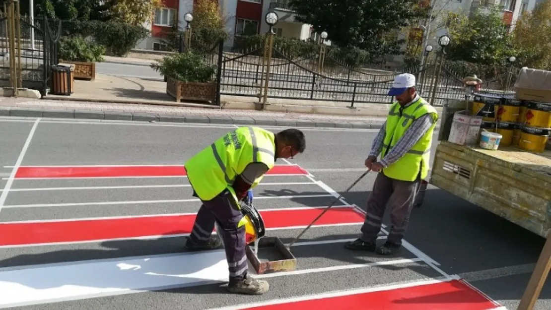 Büyükşehir Belediyesi Tarafından Okul Önlerinde Trafik Güvenliğinin Artırılmasına Yönelik Çalışmalar Devam Ediyor