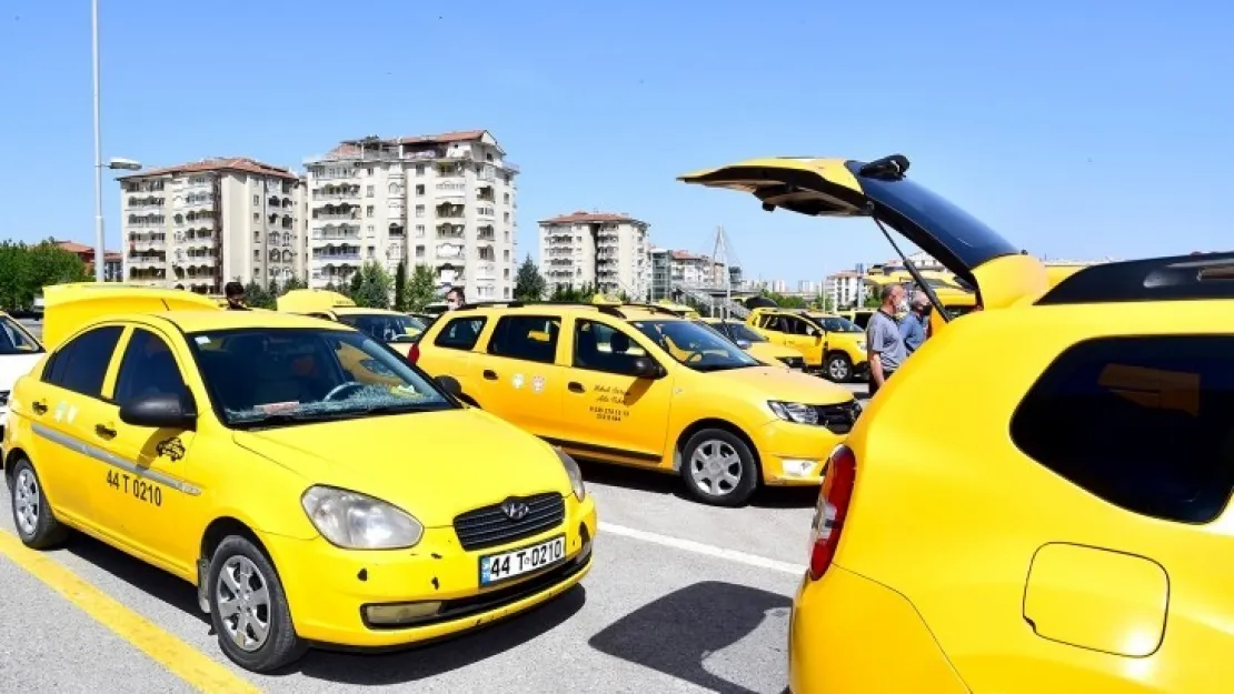 Büyükşehir Belediyesi tarafından Ticari Taksiler ikinci defa dezenfekte edildi