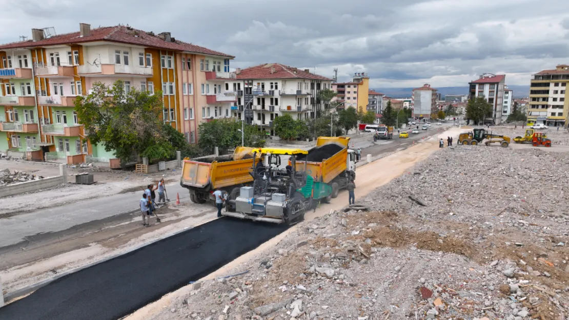 Büyükşehir Belediyesi Tevfik Temelli Caddesi'nde Geçici Kaldırım Çalışması Yapıyor