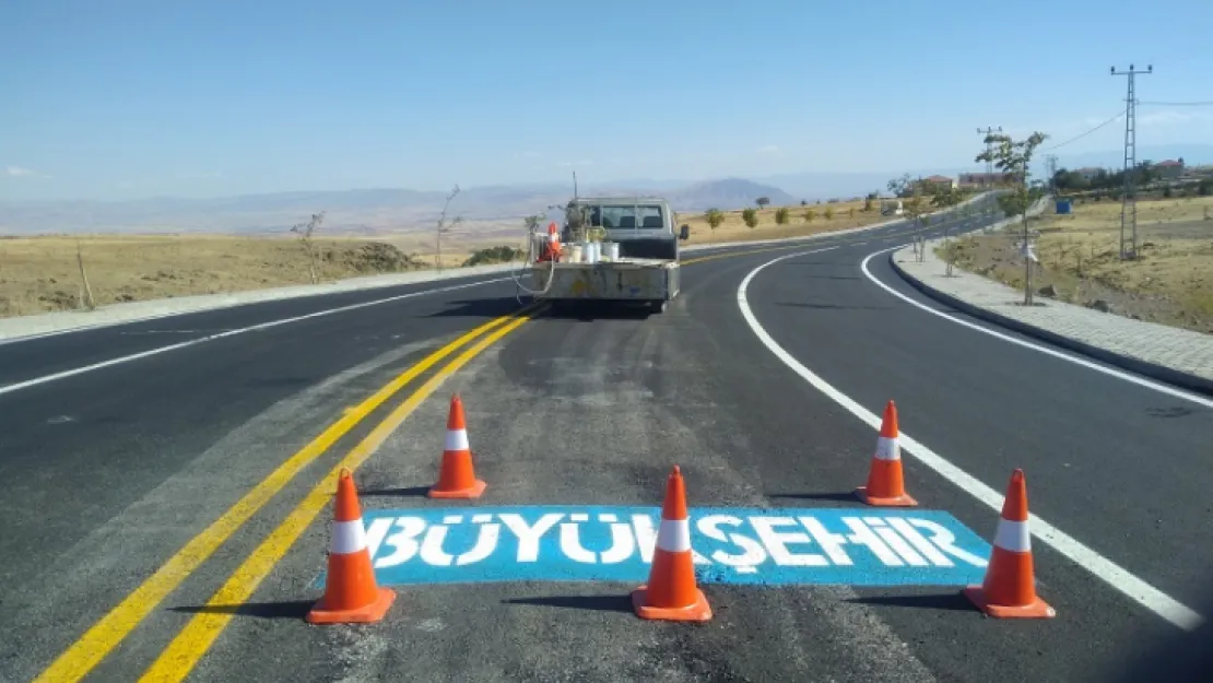 Büyükşehir Belediyesi yol işaretleme çalışmalarına devam ediyor