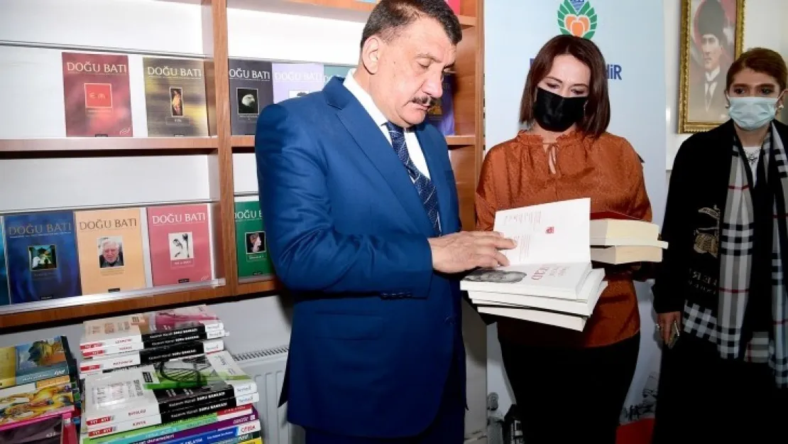 Büyükşehir Belediyesinden Anlamlı Kampanya 'Bir Kitap'ta Sen Bağışla'