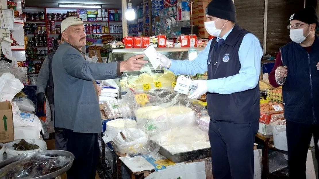 Büyükşehir Belediyesi'nden Balık-Sebze Meyve Pazarı Esnaflarına Maske