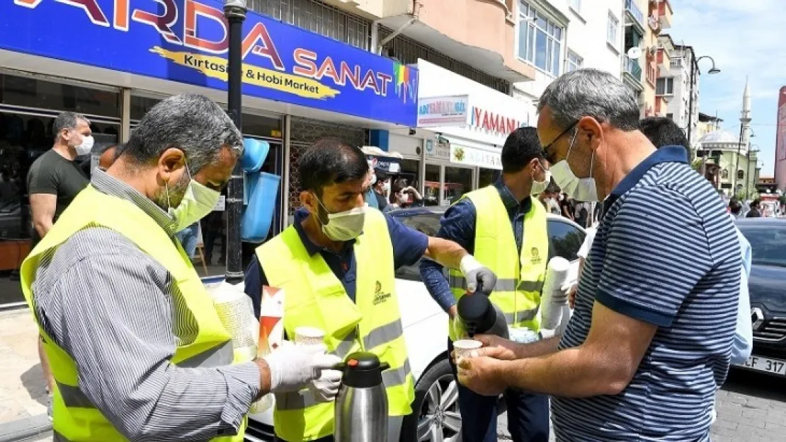 Büyükşehir'den Lgs Giren Öğrencilerin Velilerine İkramlar