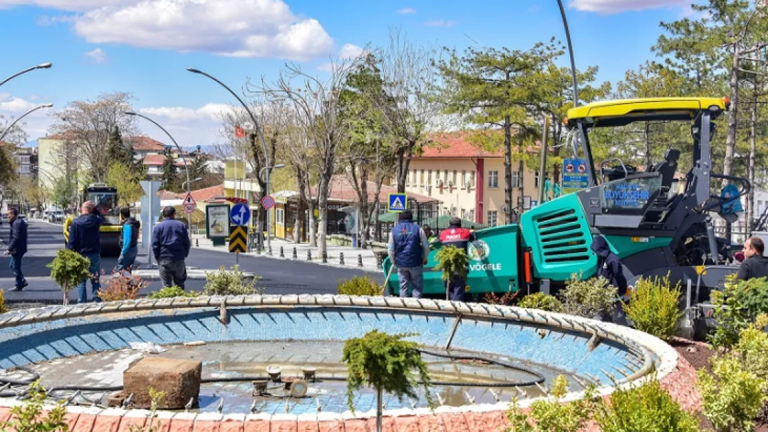 Büyükşehir Yıpranmış Ve Bozulmuş Yolları Yeniliyor