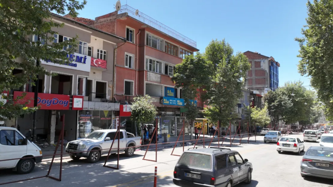 Büyükşehirden Atatürk (Kışla) Caddesi Esnaflarına Taşınma Desteği