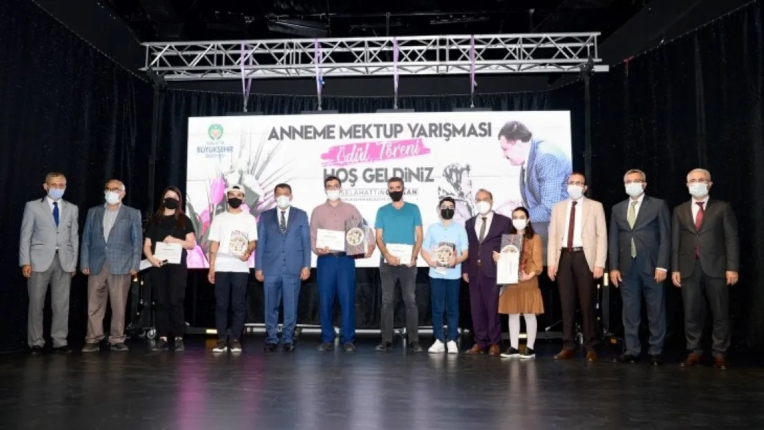 Cennet Annelerin Ayakları Altında'dır