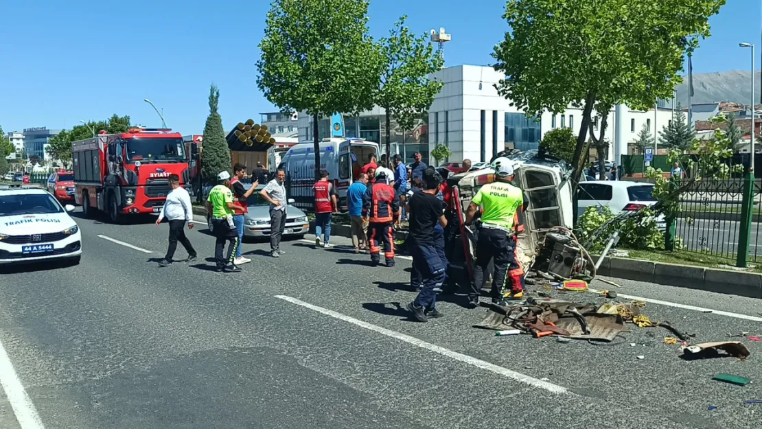 Cevatpaşa Mahallesi Turgut Özal Bulvarında Trafik Kazası