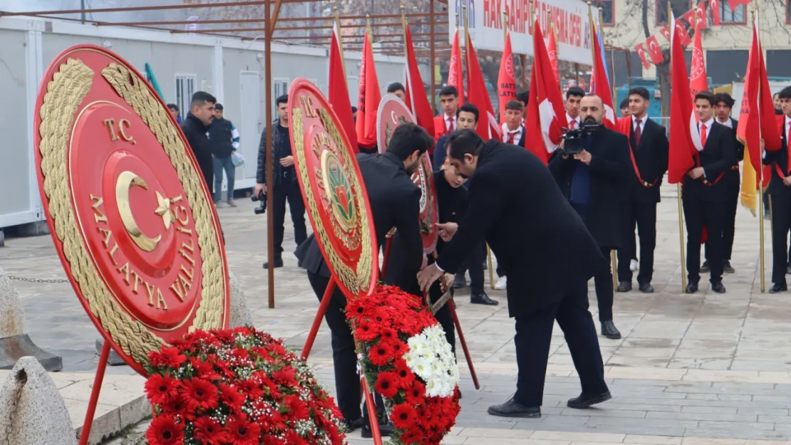 CHP İl Başkanı Barış Yıldız,İnönü Anıtı'na çelenk sunumu gerçekleştirdi